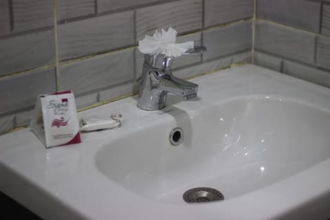 Single Room, Private Bathroom | Bathroom | Shower, slippers, bidet, towels