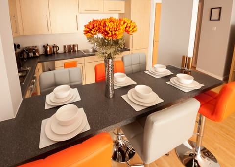Apartment, 2 Bedrooms | In-room dining