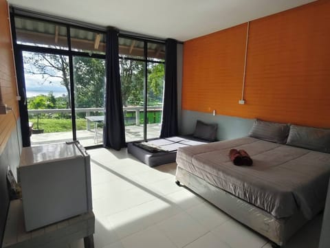 Bungalow with Sea View | Free minibar, desk