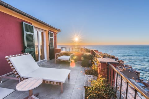 Honeymoon Suite, Jetted Tub | Terrace/patio