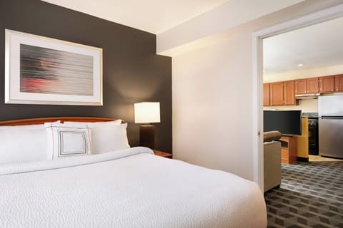 Suite, 2 Bedrooms | Premium bedding, pillowtop beds, in-room safe, desk