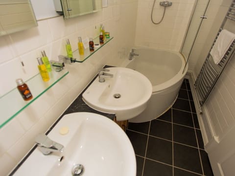 Premium Double Room, Ensuite | Bathroom