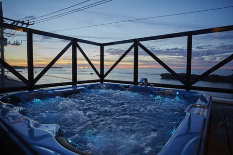 Made Ocean Front (Private Vacation Home) | Jetted tub