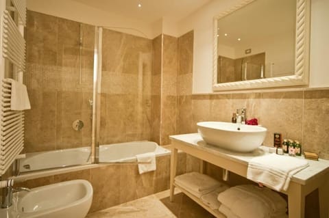 Hair dryer, bidet, towels, toilet paper