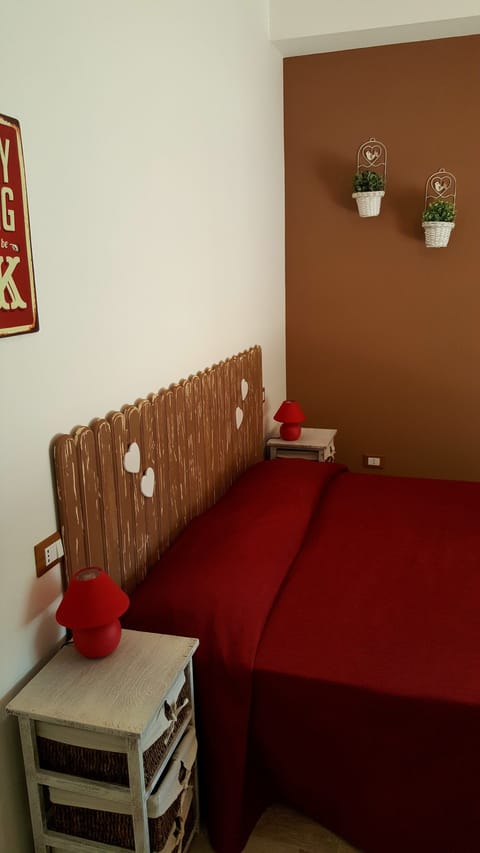 Double Room, 1 Queen Bed, Sea View (2) | 1 bedroom, in-room safe, desk, blackout drapes