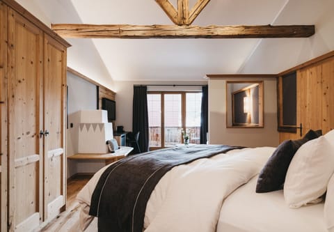 Grand Deluxe Room II | In-room safe, free WiFi, bed sheets