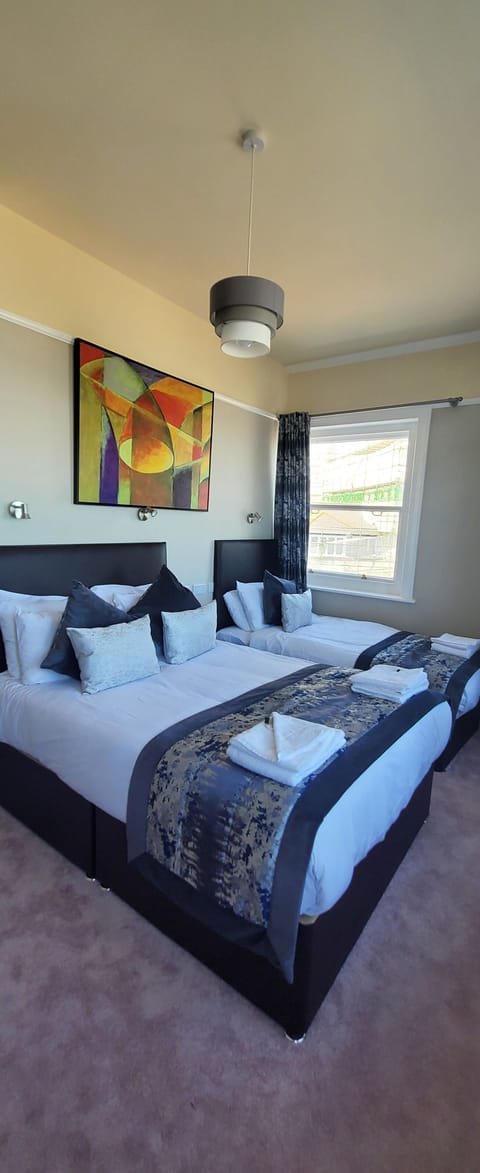 Double Room, Sea View, Sea Facing | In-room safe, desk, iron/ironing board, free WiFi