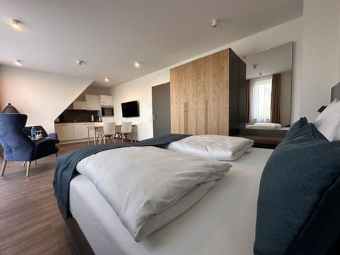 Family Studio | Premium bedding, in-room safe, laptop workspace, soundproofing