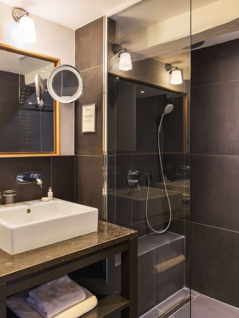 Suite | Bathroom | Shower, rainfall showerhead, designer toiletries, hair dryer