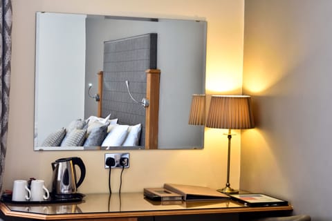 Superior Twin Room, 2 Twin Beds, Ensuite | In-room safe, desk, free WiFi, bed sheets