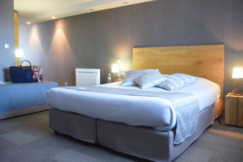 Junior Suite | Premium bedding, minibar, in-room safe, individually decorated