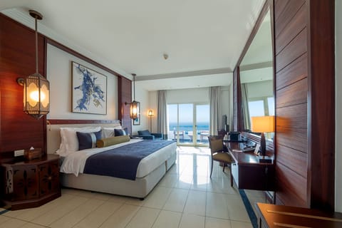 Signature Room, 1 King Bed, Sea View (Deluxe) | Premium bedding, down comforters, minibar, in-room safe