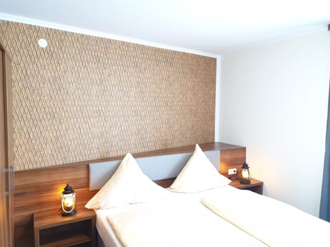 Double Room | Desk, free WiFi, bed sheets