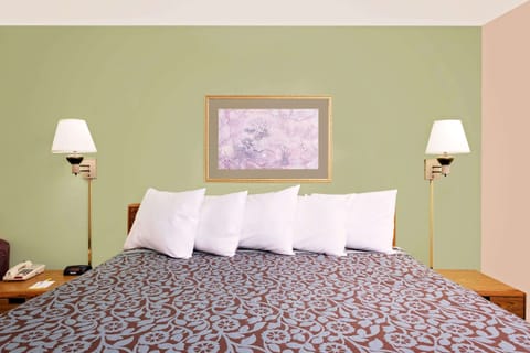 Premium bedding, in-room safe, desk, iron/ironing board