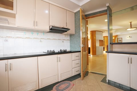 Comfort Penthouse, 5 Bedrooms | Private kitchen | Full-size fridge