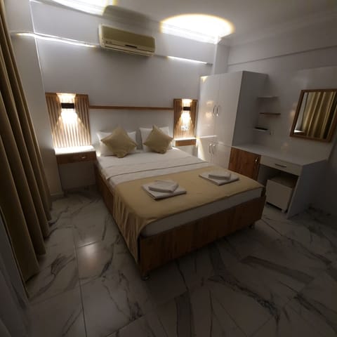 Standard Double Room | Iron/ironing board, free WiFi, bed sheets