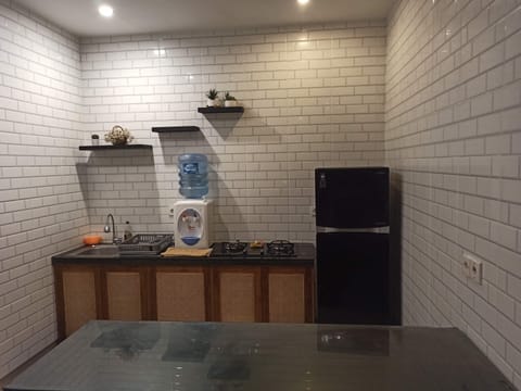 Superior Room | Private kitchen | Fridge, microwave, stovetop, cookware/dishes/utensils