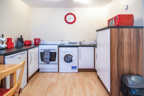 Apartment, 1 Bedroom | Private kitchen | Fridge, microwave, stovetop, coffee/tea maker