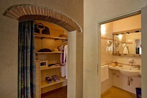 Double Room, Balcony, Sea View | Bathroom | Shower, free toiletries, hair dryer, bidet