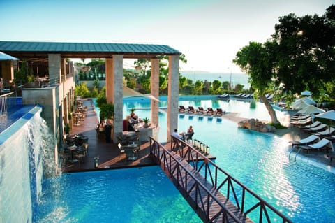 Indoor pool, 3 outdoor pools, pool umbrellas, sun loungers