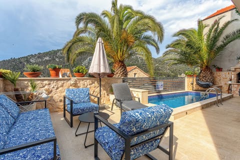 Luxury Private Pool in the City Center | Terrace/patio