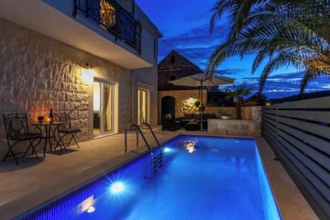 Luxury Private Pool in the City Center | Terrace/patio