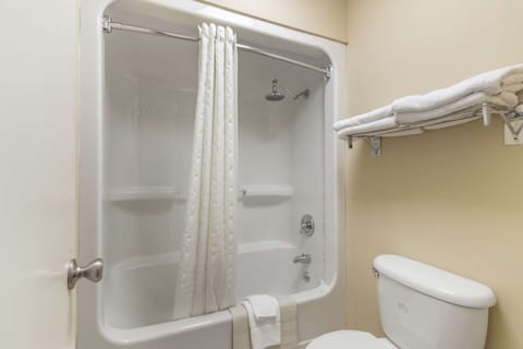 Standard Room, 2 Queen Beds, Non Smoking, Refrigerator & Microwave (with Sofabed;Oversized Room) | Bathroom | Free toiletries, hair dryer, towels