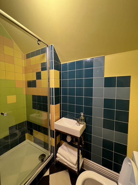 Standard Double Room | Bathroom | Shower, soap, toilet paper