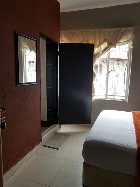 Executive Suite, 1 Queen Bed, Balcony, Ground Floor | Free WiFi, bed sheets