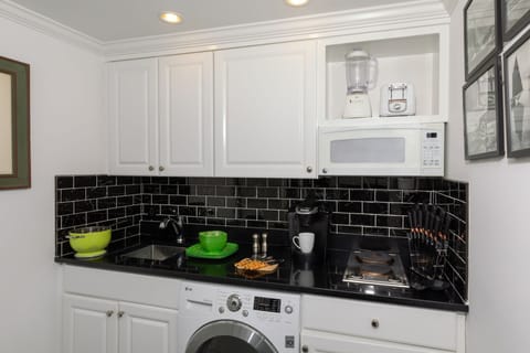 Enchanted Cottage | Private kitchen | Oven, stovetop