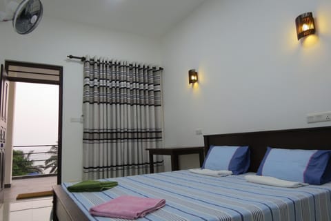 Deluxe Double Room, 1 Queen Bed, Sea View, Sea Facing | In-room safe, individually furnished, desk, laptop workspace