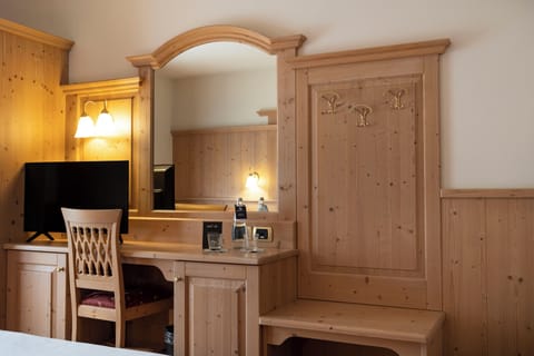 Superior Double or Twin Room | Minibar, in-room safe, free WiFi, bed sheets