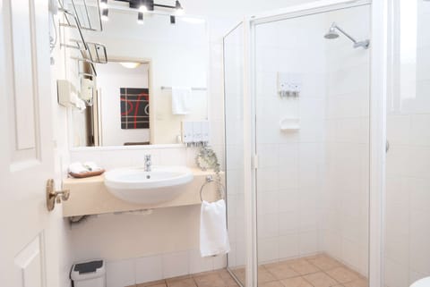 Standard Apartment, Multiple Beds, Non Smoking, Kitchen | Bathroom | Free toiletries, hair dryer, towels, soap