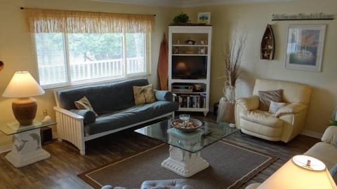 Condo, 1 Bedroom | Living room