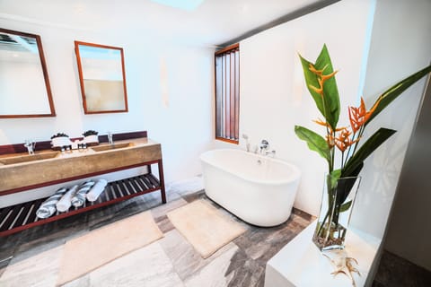 Ocean View Luxury 3 Bedroom Villa | Deep soaking bathtub