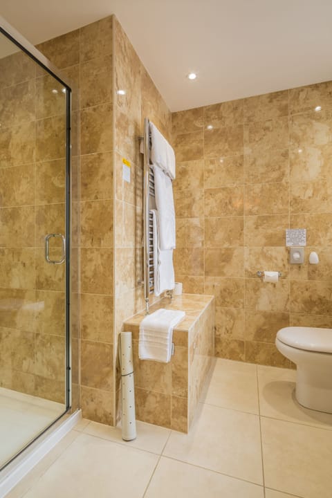 Deluxe Double Room, Ensuite | Bathroom shower