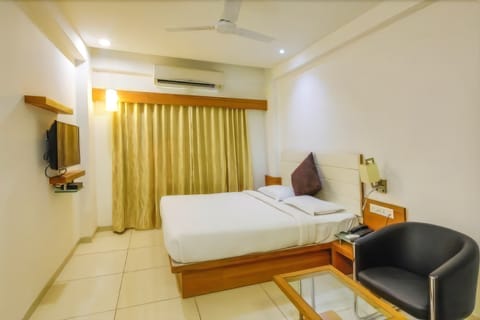 Standard Room, 1 Bedroom, Smoking | Desk, soundproofing, free WiFi