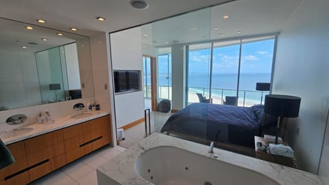 Penthouse, 3 Bedrooms | Bathroom | Separate tub and shower, jetted tub, hair dryer, towels