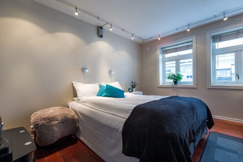 Studio (Apartment) | Premium bedding, pillowtop beds, desk, laptop workspace