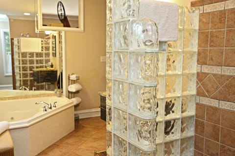 Room, Private Bathroom (Copper Cottage Pet room) | Individually decorated, individually furnished, iron/ironing board