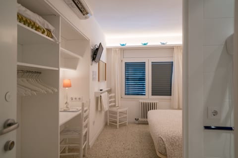 Basic Double Room | In-room safe, desk, soundproofing, free WiFi