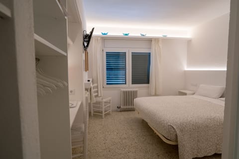 Basic Double Room | In-room safe, desk, soundproofing, free WiFi