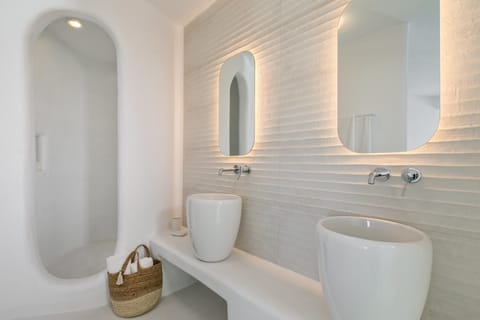 Sea View Diamond Suite, Heated Private Plunge Pool | Bathroom | Shower, designer toiletries, hair dryer, bathrobes