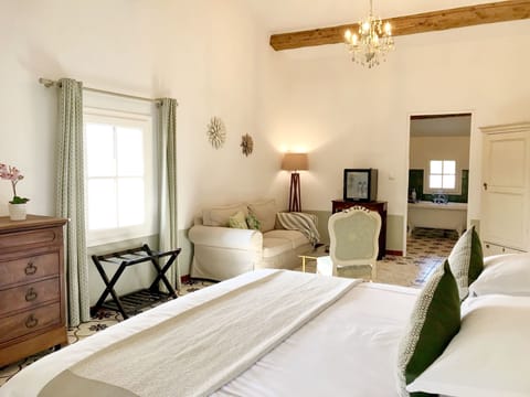 Deluxe Room, 1 King Bed, Vineyard View | Premium bedding, down comforters, individually decorated