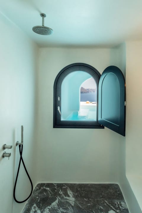 Honeymoon Suite, Plunge Pool, Caldera View | Bathroom shower