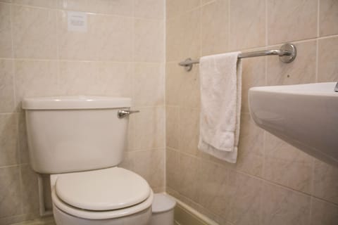 Standard Single Room, 1 Twin Bed, Ensuite | Individually furnished, blackout drapes, free WiFi, bed sheets