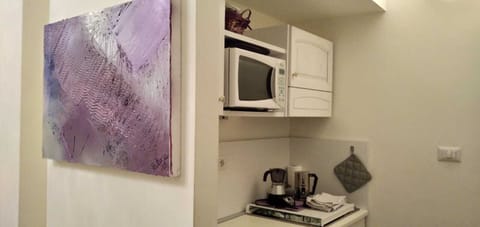 Superior Apartment | Private kitchen | Microwave, espresso maker, coffee/tea maker, electric kettle