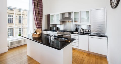 Apartment, 4 Bedrooms | Private kitchen | Full-size fridge, microwave, oven, stovetop