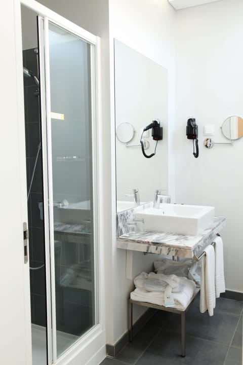 Premium Double Room, Balcony, City View | Bathroom | Shower, free toiletries, hair dryer, bathrobes