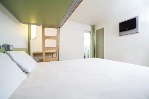 Triple Room, Multiple Beds | Free WiFi, bed sheets